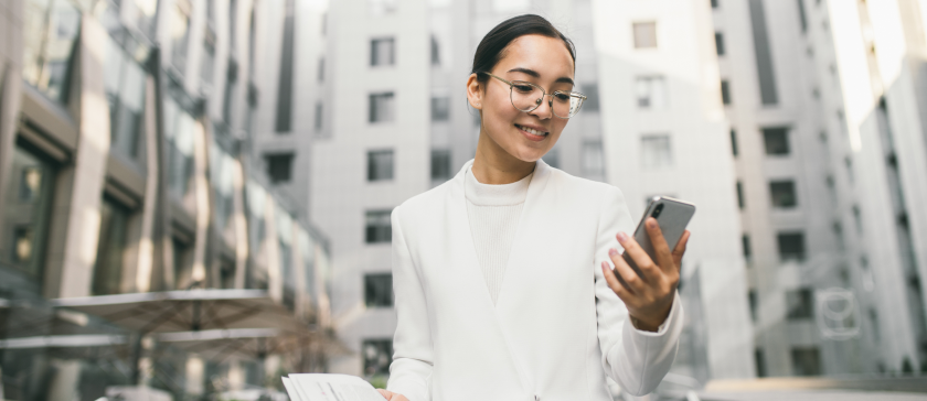 woman-holding-phone