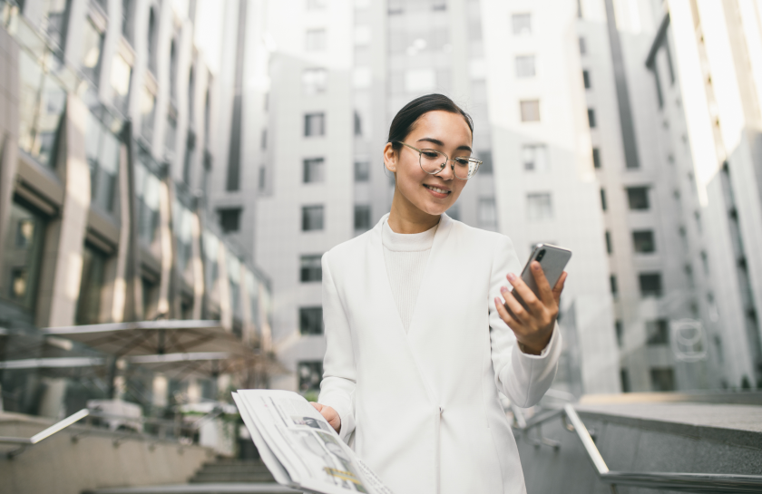 woman-holding-phone